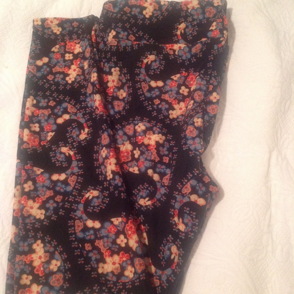 🎀🌷LuLaRoe – TC Leggings – PAISLEY print – #296